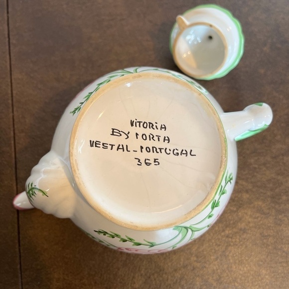 Hand-Painted Portuguese Teapot Vintage from the 1980s - Picture 10 of 11